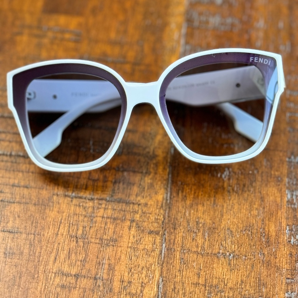 FENDI ELEGANT LOOK Sunglasses